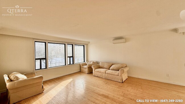 Photo - 232 Lawrence Av W