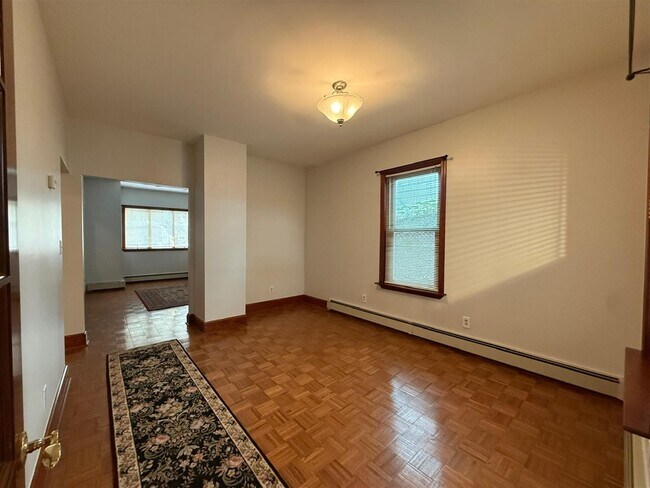 Photo - 25 Putnam St