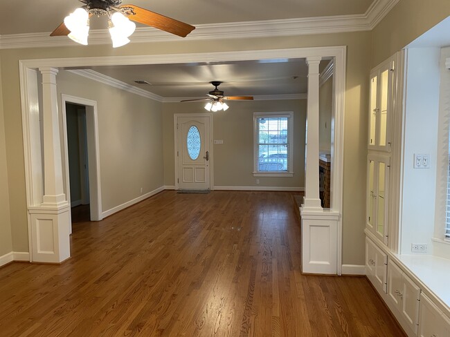 Sala de estar - 1500 Preston Ave