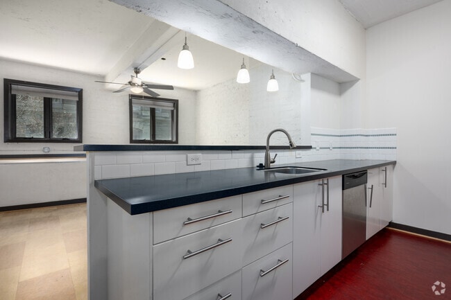 1BR, 1BA - 750SF - Kitchen