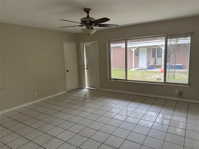 Photo - 911 SW 15th Ter Unit 1