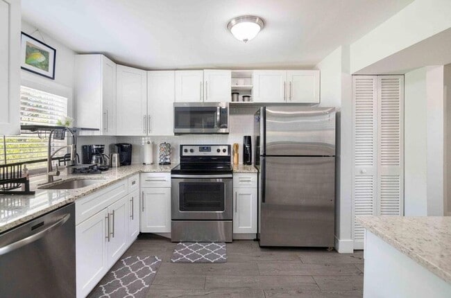 Building Photo - 915 3rd St Rental