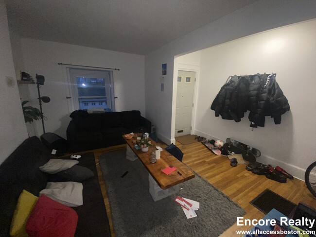 Building Photo - 8 Sewall St Unit 1