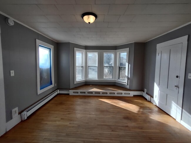 Photo - 184 S Main St