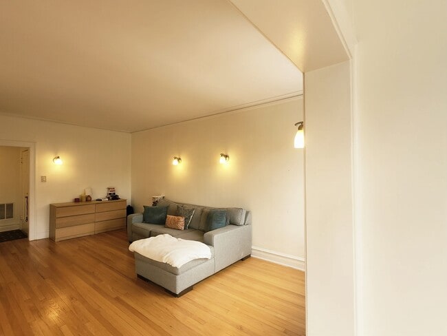 Photo - 6724 S Paxton Ave Unit 3