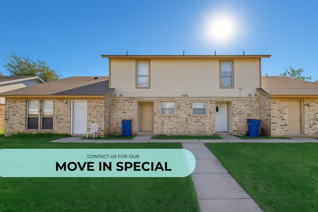 Building Photo - Stylish 2-Bedroom Townhome with Private Patios & Modern Finishes in Burleson, TX Unit 425 SW Thomas St. Apt. B