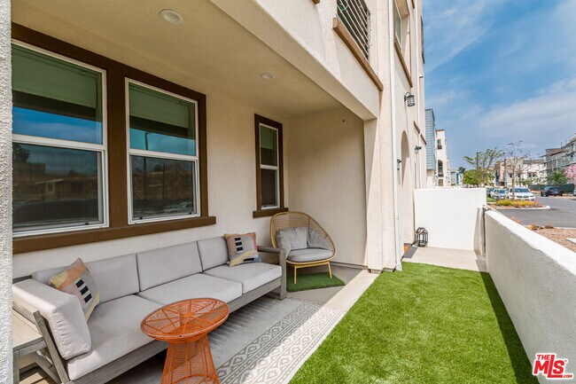 Photo - 667 Daniel Freeman Cir