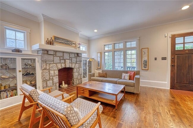 Photo - 997 Blue Ridge Ave NE