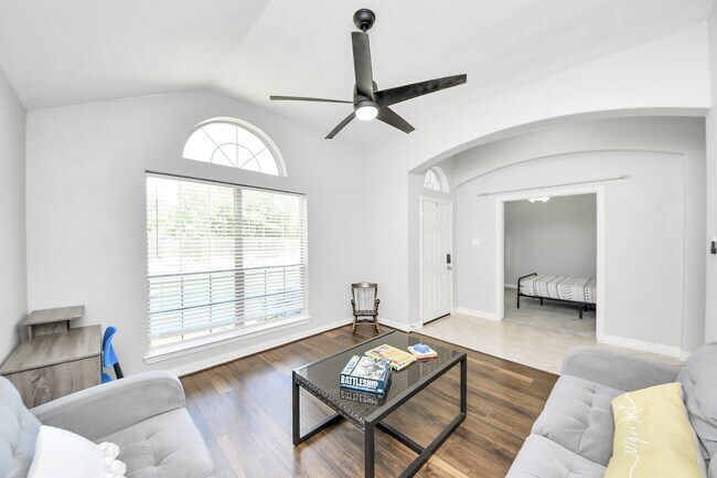 Photo - 1406 Williams Trace