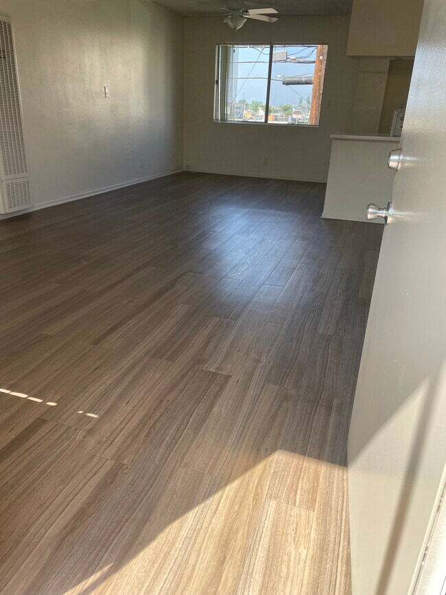 View at Entrance Door - 3155 Rosecrans Ave Apartamentos Unidad #32