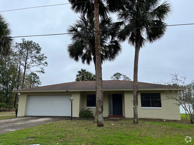 Building Photo - Single Family Home with new Flooring!