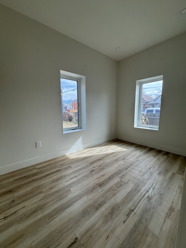 Photo - 715 W 9th Ave