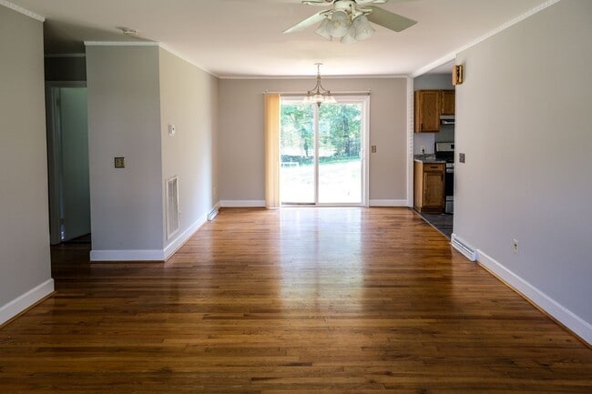 Photo - 3 Bedroom, 2 Bath house with fenced yard!