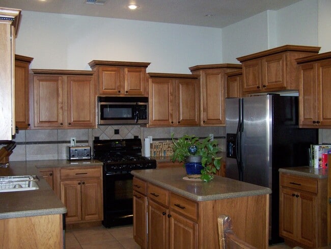 Photo - Close to Holloman & Restaurants