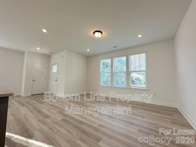 Photo - 2938 Clyde Dr