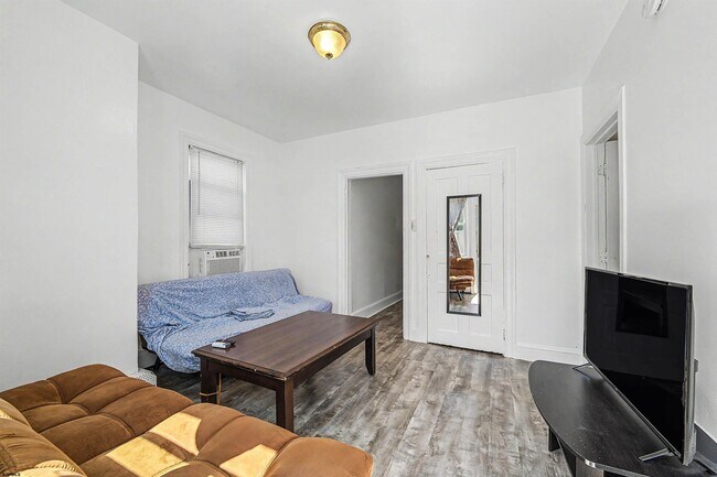Photo - 101 N Brighton Ave Unidad B