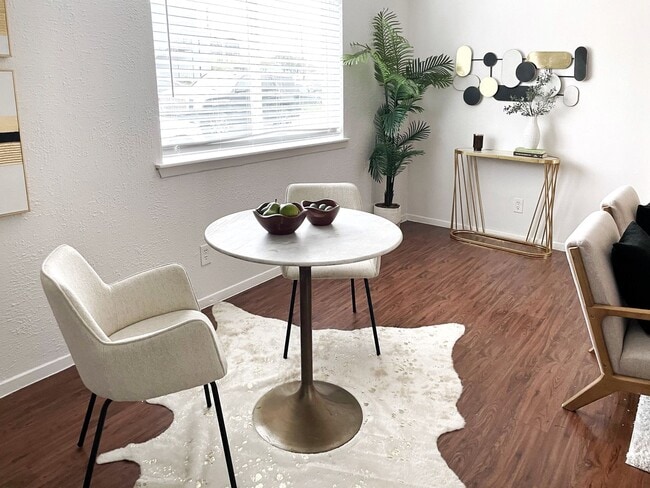 Photo - Central Austin Gem – Walk to Central Market! Unidad 202