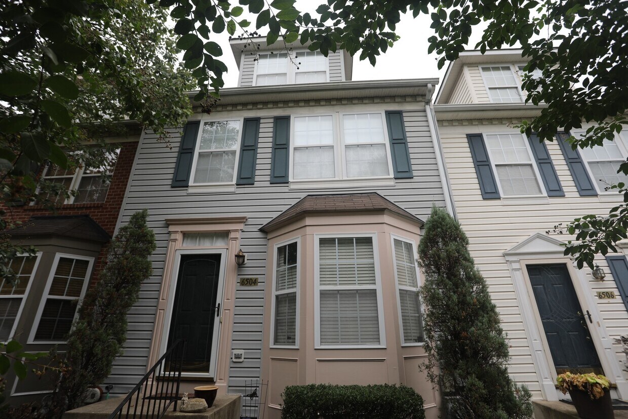 Available -Spacious 2 Car Garaged Townhome... - Available -Spacious 2 Car Garaged Townhome...