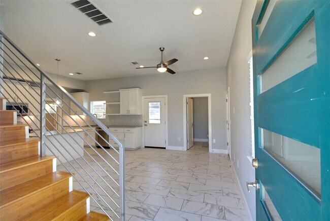 Photo - 7600 Carver Ave Unit B