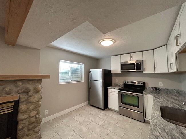 Photo - 2 Bedroom 1 Bathroom Basement Apartment