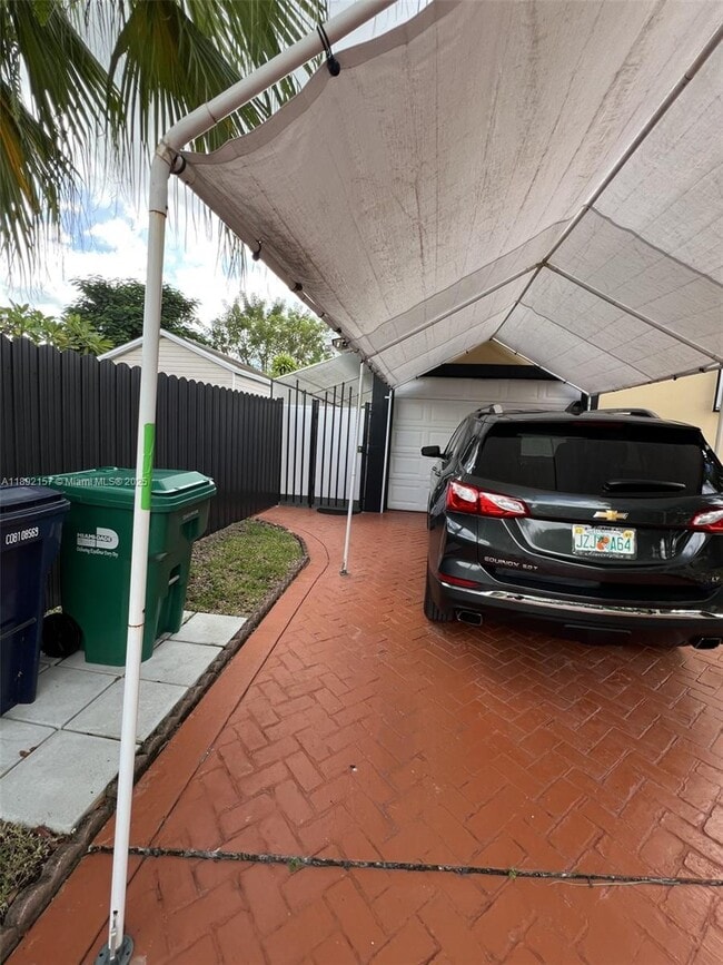 Building Photo - 9470 SW 79th St Unit 9470