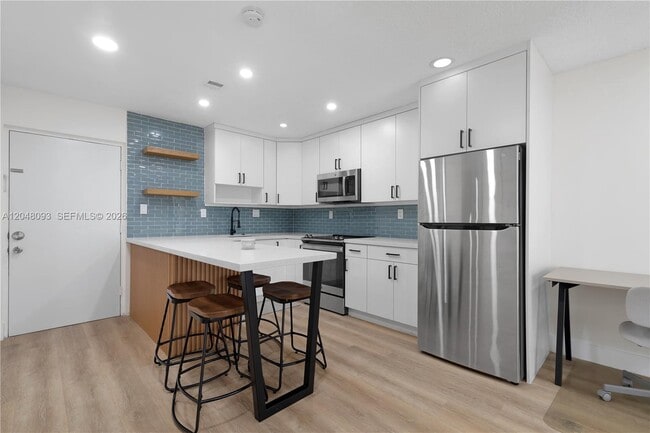 Photo - 9520 SW 8th St Unidad 203