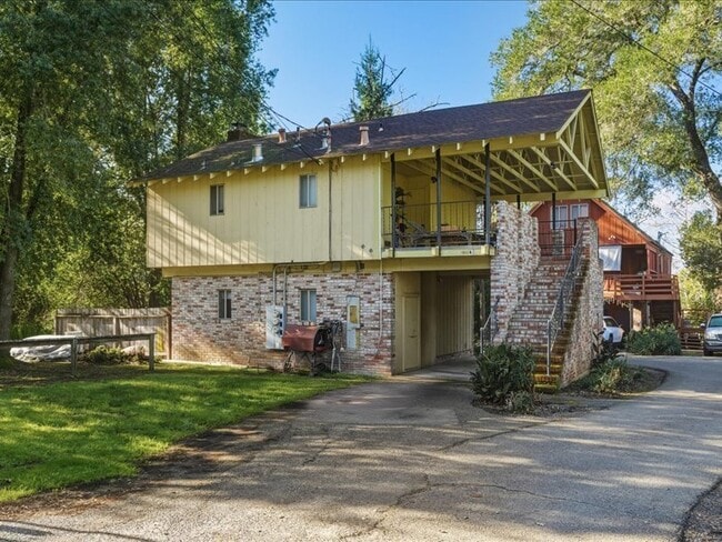 Building Photo - 1863 Bailhache Ave