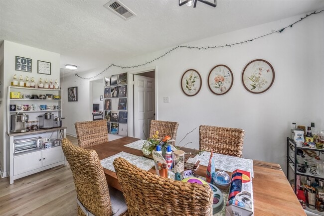 Photo - 221 N Baron St