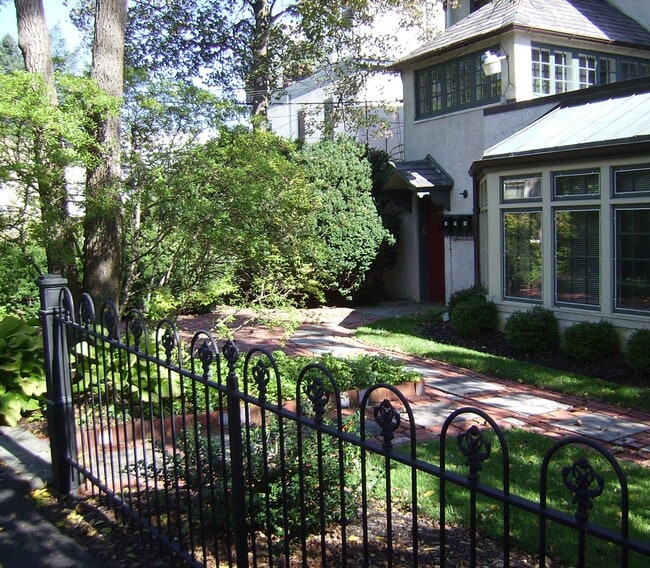 Photo - 7900 Germantown Ave Unidad 2B