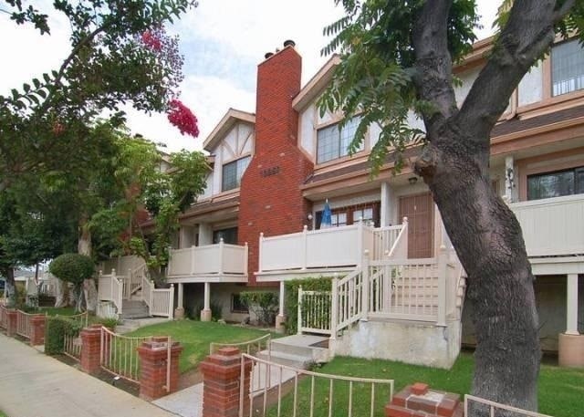 Photo - Charming Tri-Level Townhome in Van Nuys