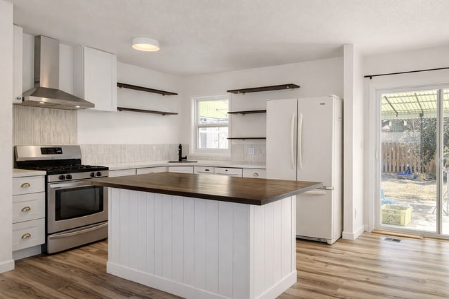 Photo - 107 Arlen St