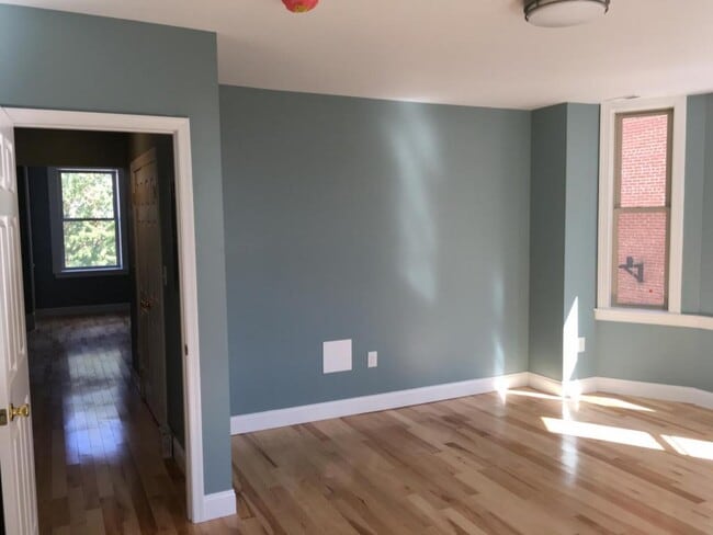 Photo - 2938 St Paul St