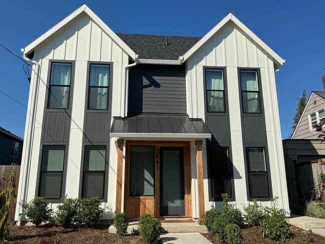 Building Photo - 3857 SE 28th Ave Rental