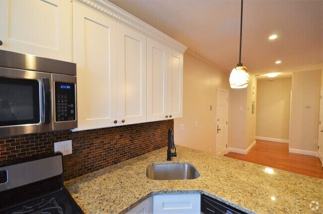 Building Photo - 349 Sumner St Unit #1 Rental