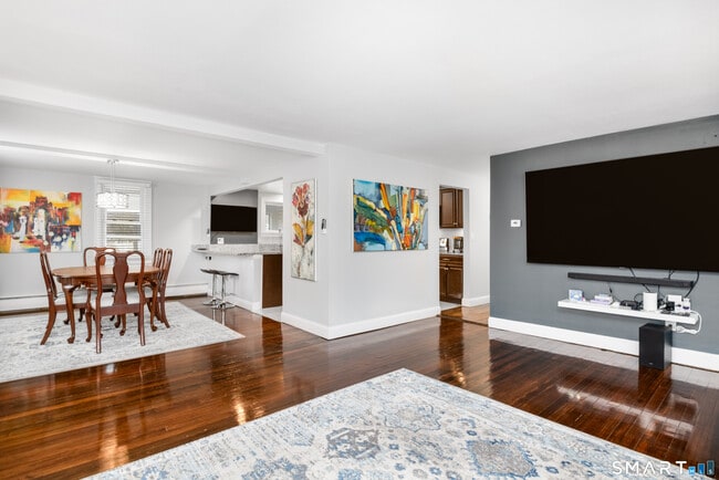 Photo - 1699 Boulevard