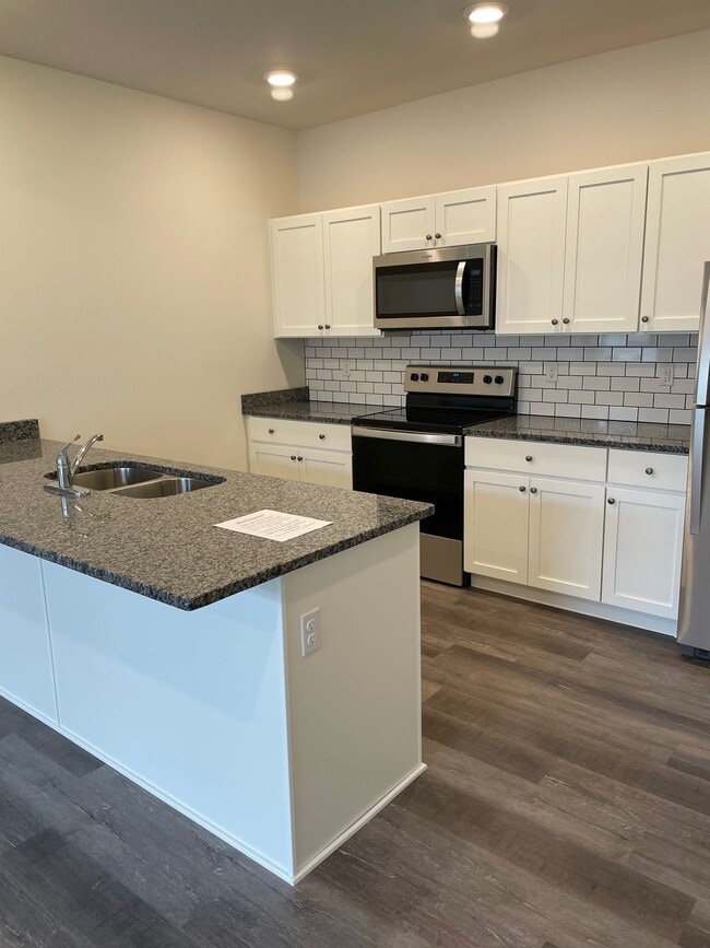 Photo - 4616 Commerce St