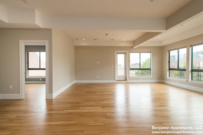 Building Photo - 339 D St