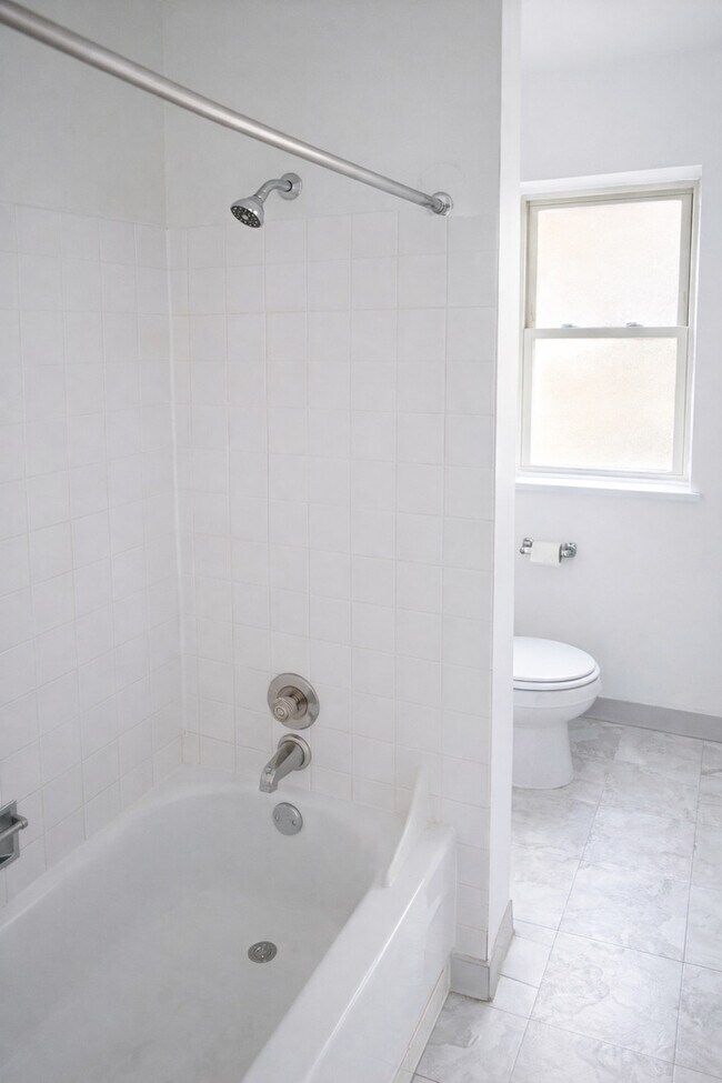 Photo - 6901 S Crandon Ave Unidad 2