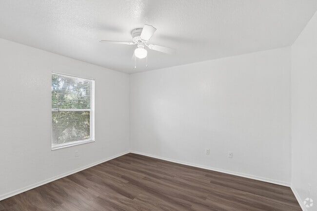 2BR, 2BA - 962SF - Primary Bedroom