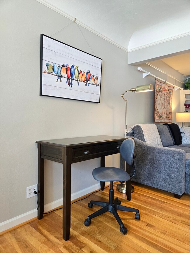 Desk - 1065 13th St NE