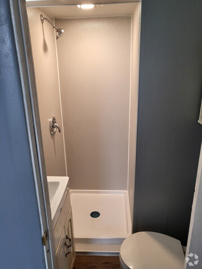 Building Photo - 653 Duss Ave Unit Rear One Rental