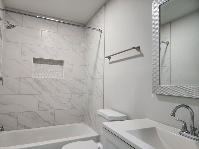 Photo - 17651 Graham St