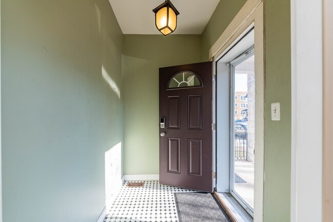 Photo - 2812 E 76th St Unidad 3