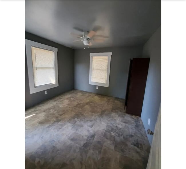 Photo - 305 E Lambert St