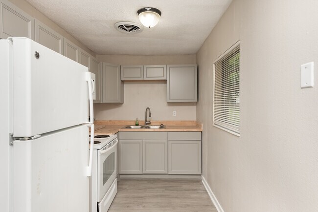 Photo - 6404 Dunbar Rd