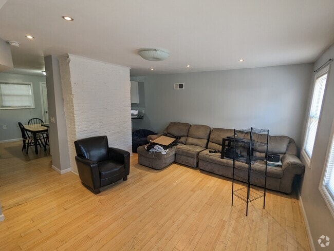 Building Photo - 1824 Fox Way Rental
