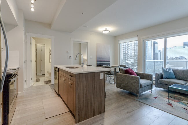 Photo - 10410-1102 102 Ave NW