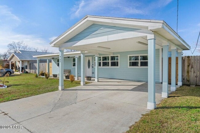 Photo - 903 Huntington Dr