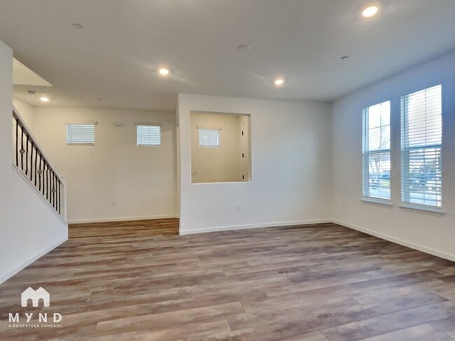 Photo - 1688 Matmor Rd