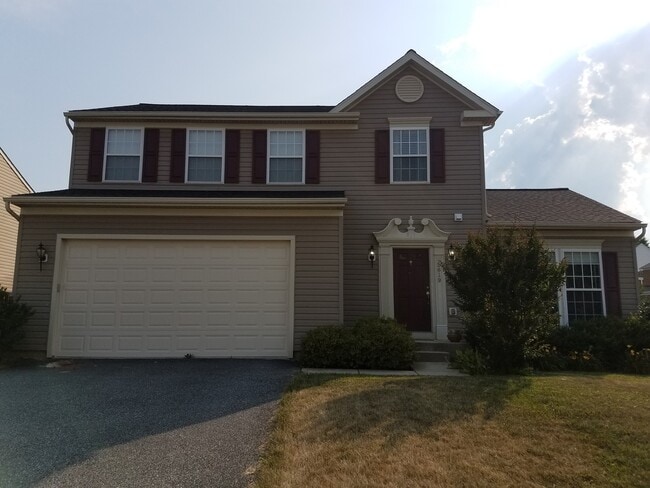 Building Photo - Charming 4 Bedroom/2.5 Bathroom in White M... Rental